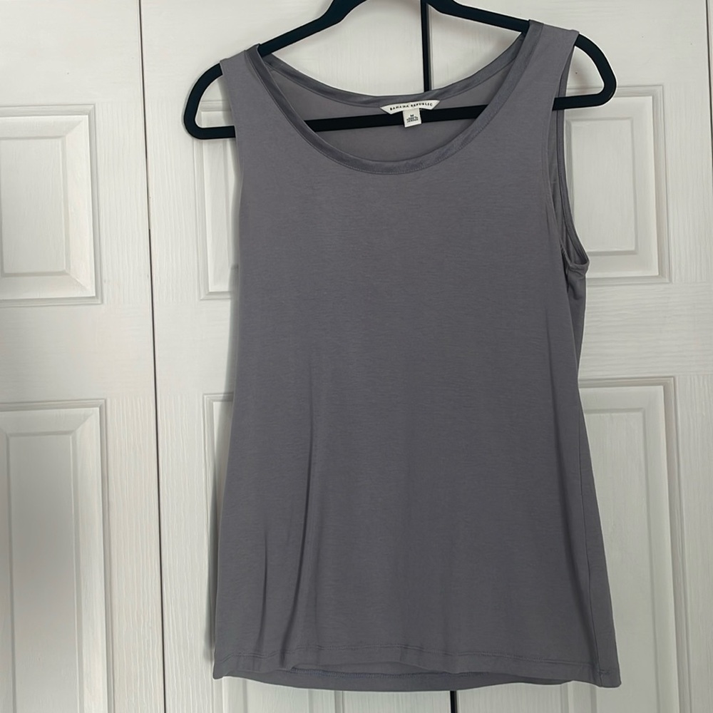 EUC Banana Republic gray medium luxe touch scoop neck tank top